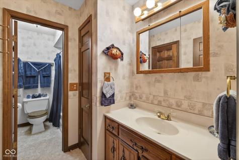 8002 N Lakeview Drive Unionville IN 47468