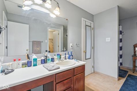 4927 Flame Way Indianapolis IN 46254