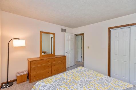 8217 Castle Drive Indianapolis IN 46256