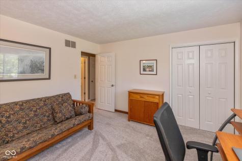 8217 Castle Drive Indianapolis IN 46256