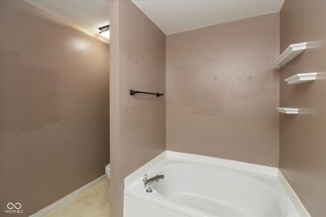 7121 Parklake Place Indianapolis IN 46217