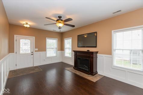 7121 Parklake Place Indianapolis IN 46217