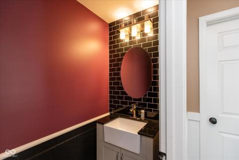 7121 Parklake Place Indianapolis IN 46217