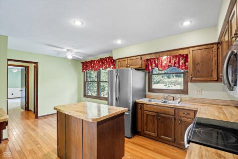 735 Sugarbush Drive Zionsville IN 46077