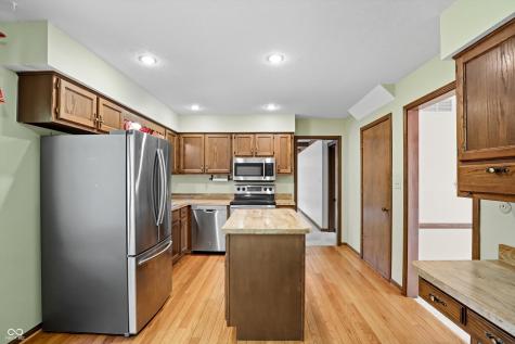 735 Sugarbush Drive Zionsville IN 46077