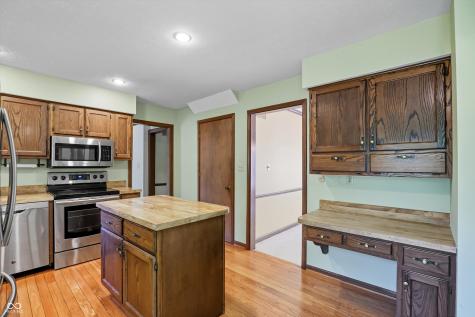 735 Sugarbush Drive Zionsville IN 46077