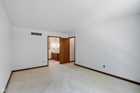 735 Sugarbush Drive Zionsville IN 46077