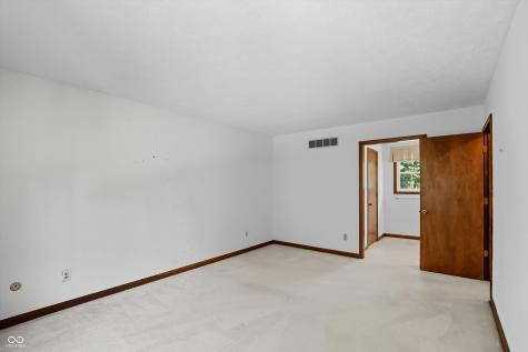 735 Sugarbush Drive Zionsville IN 46077