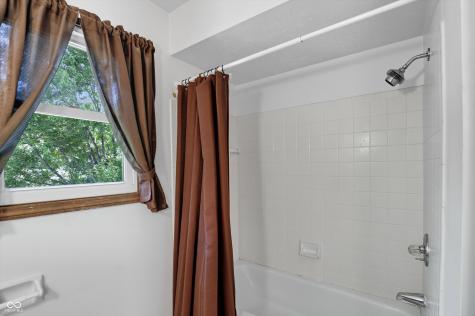 735 Sugarbush Drive Zionsville IN 46077
