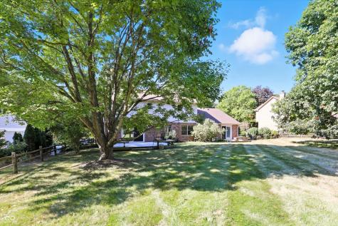 735 Sugarbush Drive Zionsville IN 46077