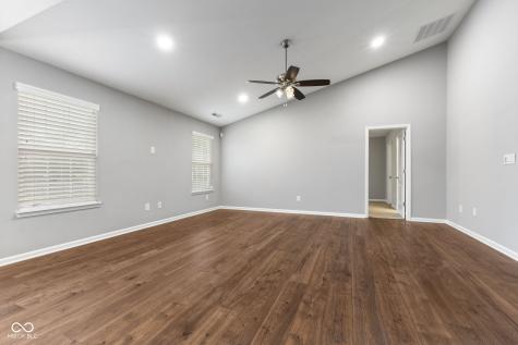 1811 N Creekwater Pass Greenfield IN 46140