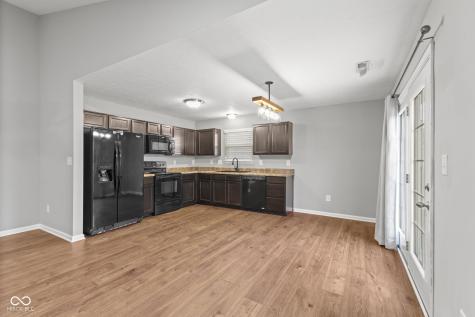 1811 N Creekwater Pass Greenfield IN 46140