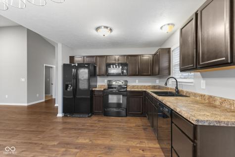 1811 N Creekwater Pass Greenfield IN 46140