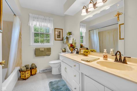 4232 Briarwood Drive Indianapolis IN 46250