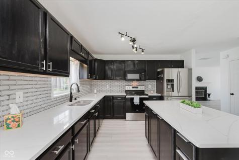 6703 Wimbledon Drive Zionsville IN 46077