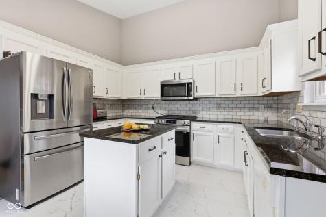 9555 Summer Ridge Place Indianapolis IN 46260