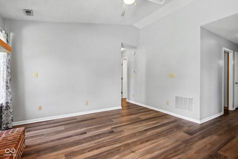 2324 Historic Oaks Boulevard Indianapolis IN 46214