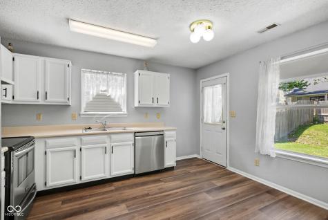 2324 Historic Oaks Boulevard Indianapolis IN 46214