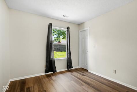 2324 Historic Oaks Boulevard Indianapolis IN 46214