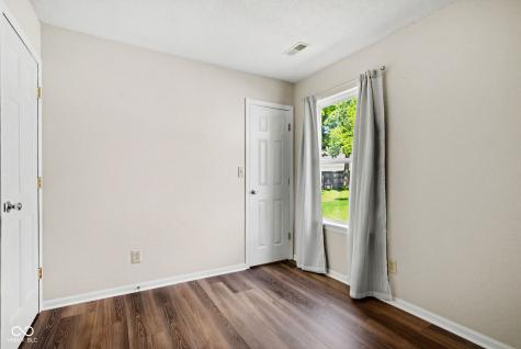 2324 Historic Oaks Boulevard Indianapolis IN 46214