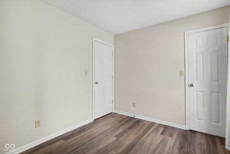 2324 Historic Oaks Boulevard Indianapolis IN 46214