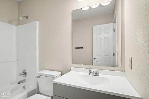 2324 Historic Oaks Boulevard Indianapolis IN 46214