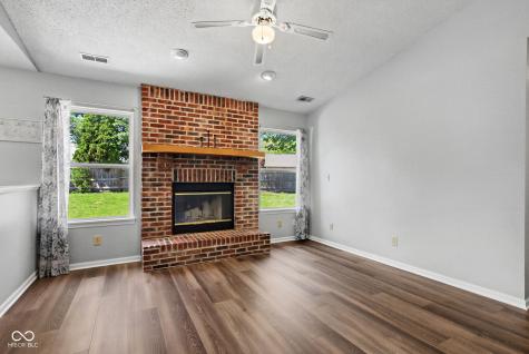 2324 Historic Oaks Boulevard Indianapolis IN 46214