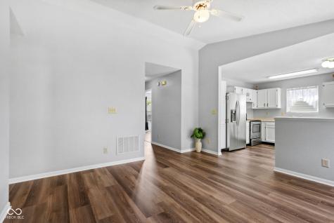 2324 Historic Oaks Boulevard Indianapolis IN 46214