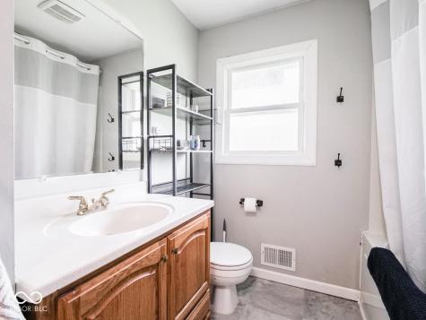 7047 W Lockerbie Drive Indianapolis IN 46214
