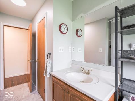 7047 W Lockerbie Drive Indianapolis IN 46214