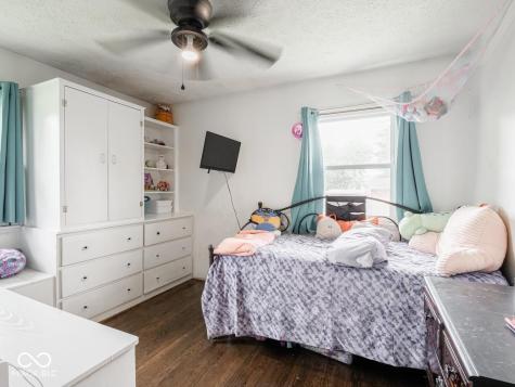 7047 W Lockerbie Drive Indianapolis IN 46214