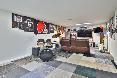 7047 W Lockerbie Drive Indianapolis IN 46214