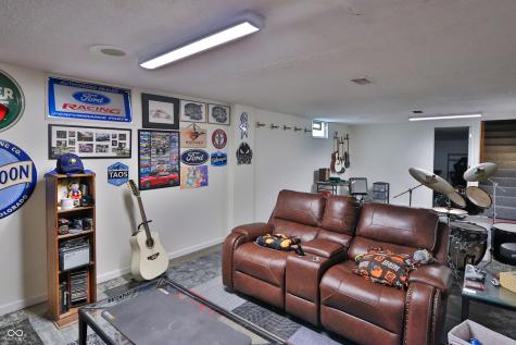 7047 W Lockerbie Drive Indianapolis IN 46214