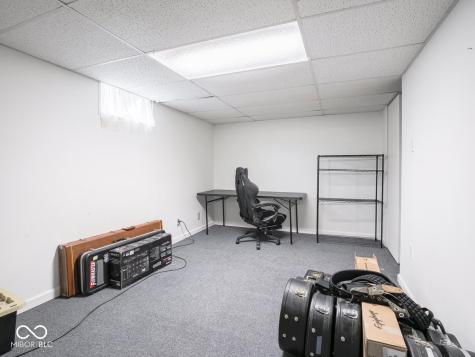 7047 W Lockerbie Drive Indianapolis IN 46214