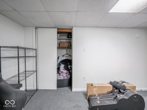 7047 W Lockerbie Drive Indianapolis IN 46214