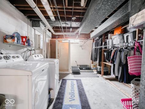 7047 W Lockerbie Drive Indianapolis IN 46214