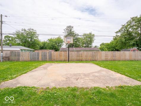 7047 W Lockerbie Drive Indianapolis IN 46214