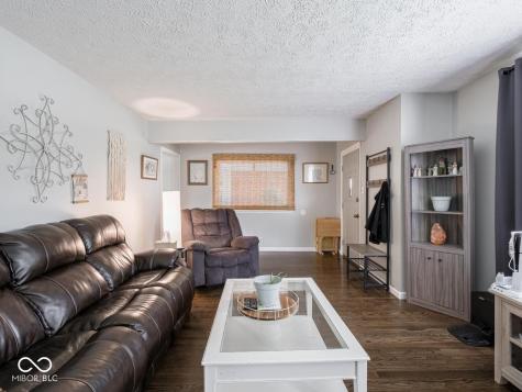 7047 W Lockerbie Drive Indianapolis IN 46214