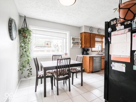 7047 W Lockerbie Drive Indianapolis IN 46214