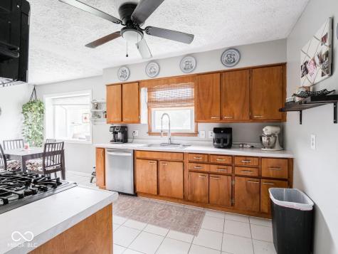 7047 W Lockerbie Drive Indianapolis IN 46214