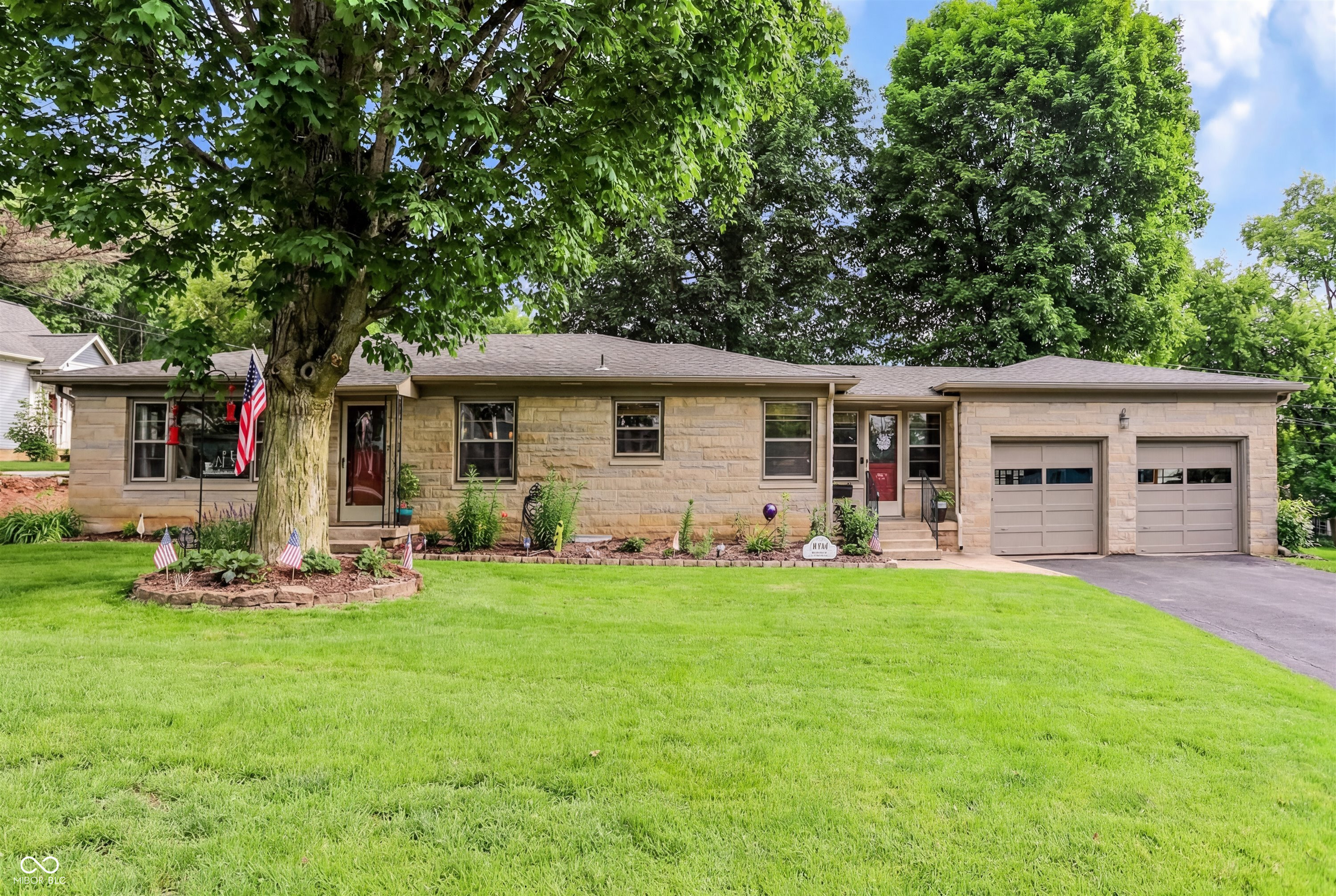 410 W Ash Street Zionsville IN 46077