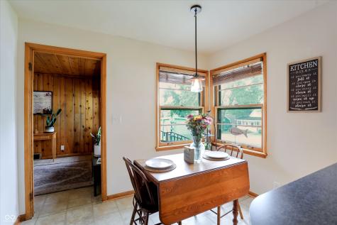 410 W Ash Street Zionsville IN 46077