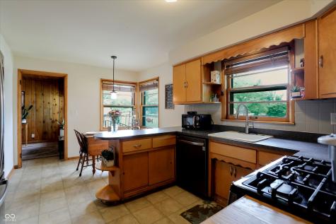 410 W Ash Street Zionsville IN 46077