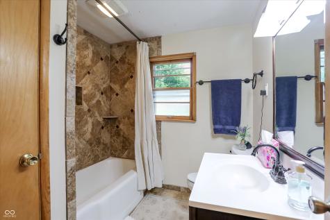 410 W Ash Street Zionsville IN 46077