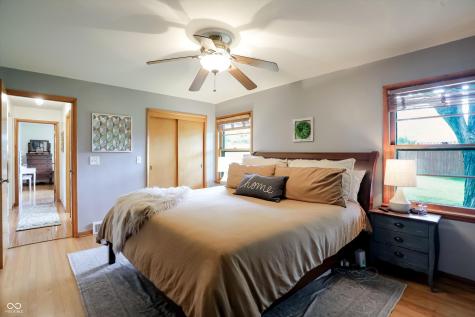 410 W Ash Street Zionsville IN 46077
