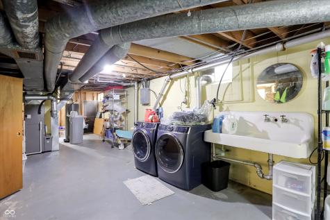 410 W Ash Street Zionsville IN 46077