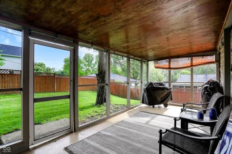 410 W Ash Street Zionsville IN 46077