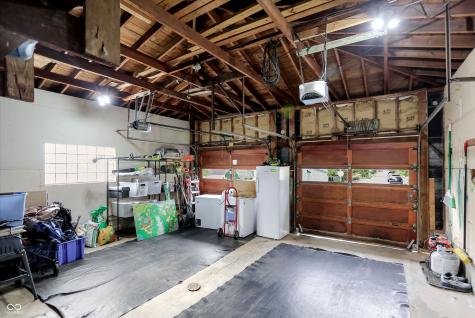 410 W Ash Street Zionsville IN 46077