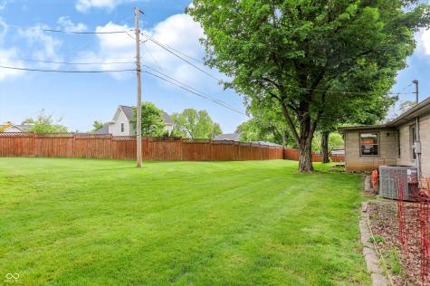 410 W Ash Street Zionsville IN 46077