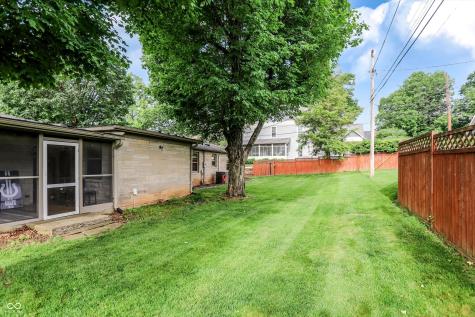 410 W Ash Street Zionsville IN 46077